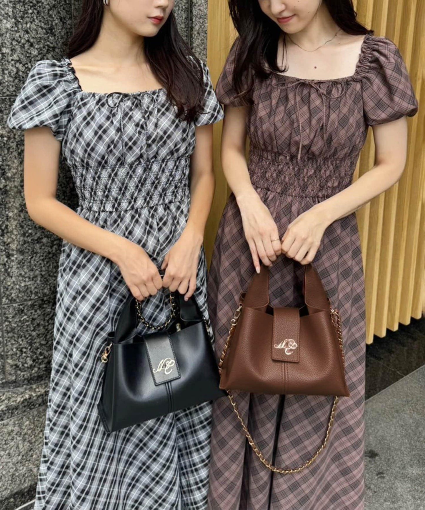 【復古】帶徽章的三角包