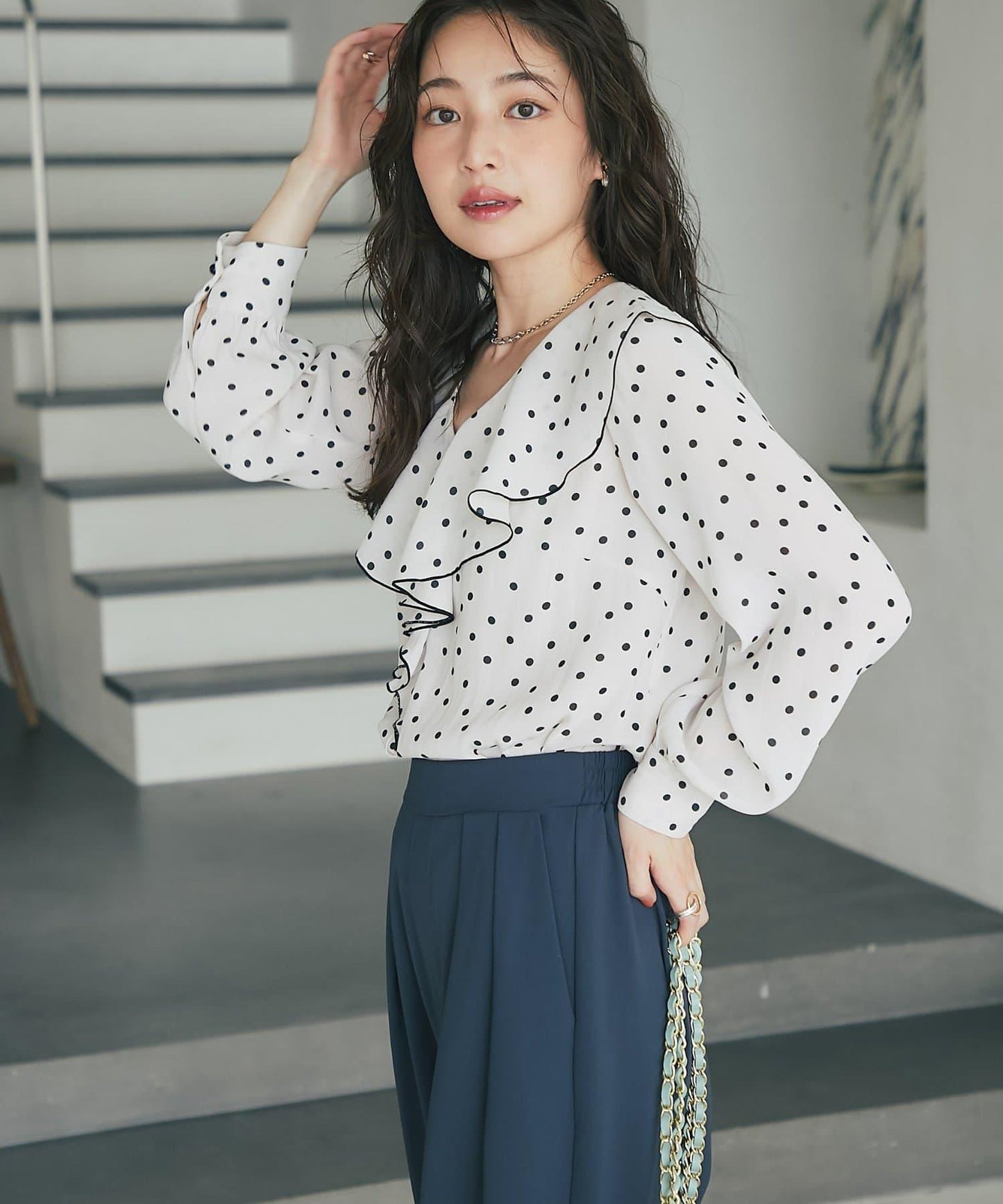 圓點荷葉邊襯衫