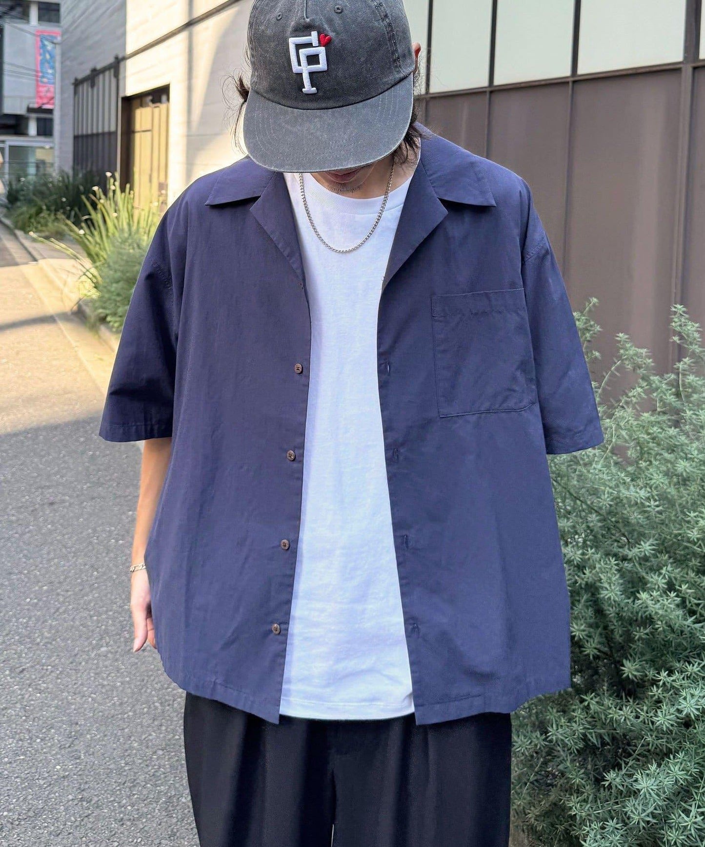 復古風開領襯衫