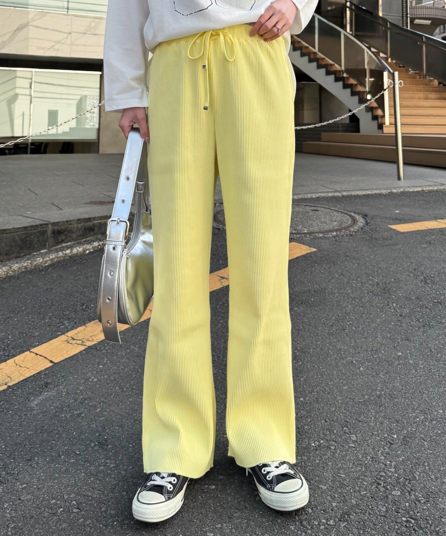 清爽剪裁的條紋褲褲