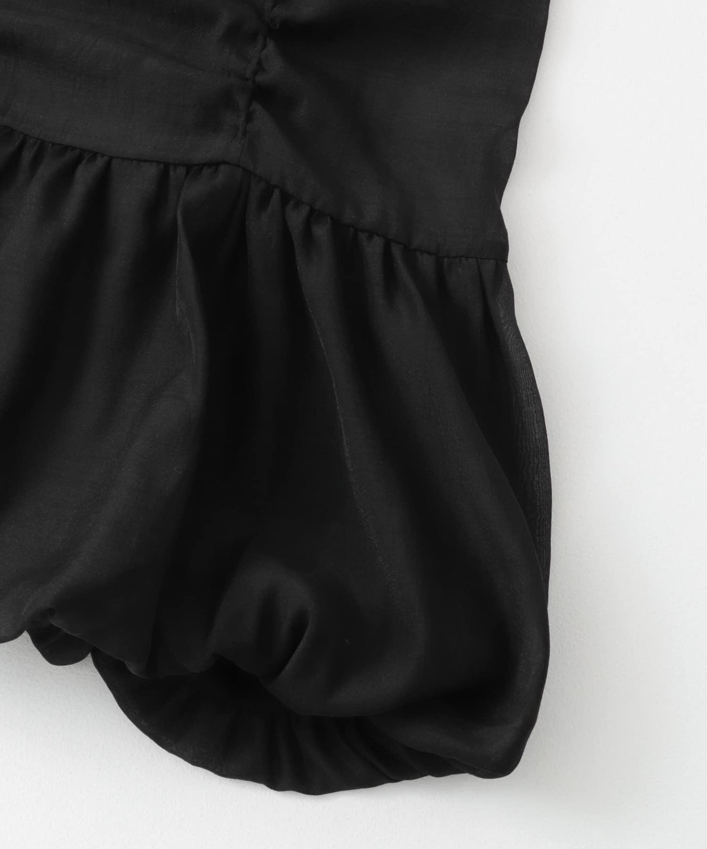 抽繩泡泡袖上衣