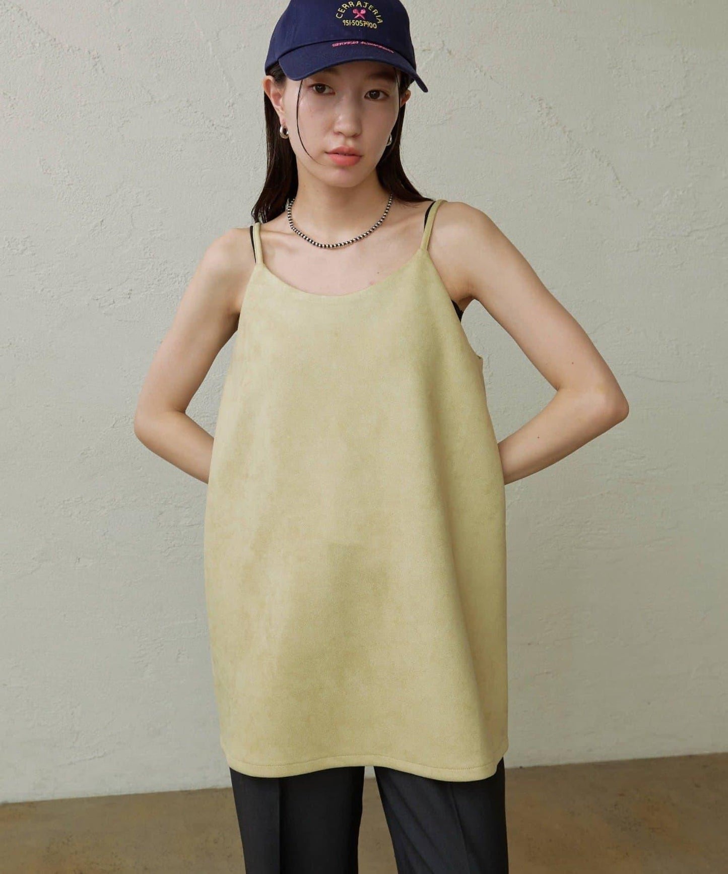 絨面細肩吊帶連衣裙