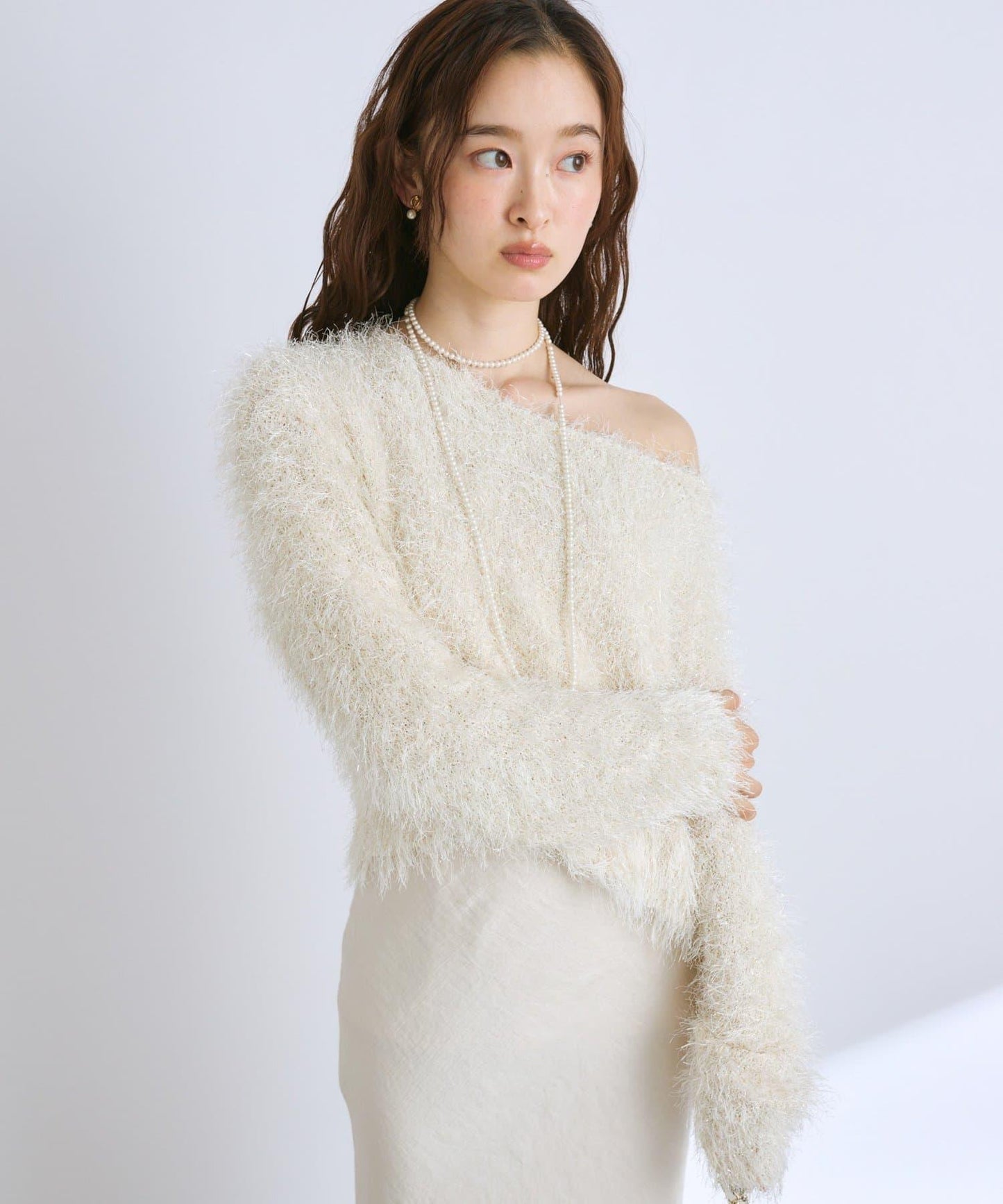 羽毛亮絲針織衫