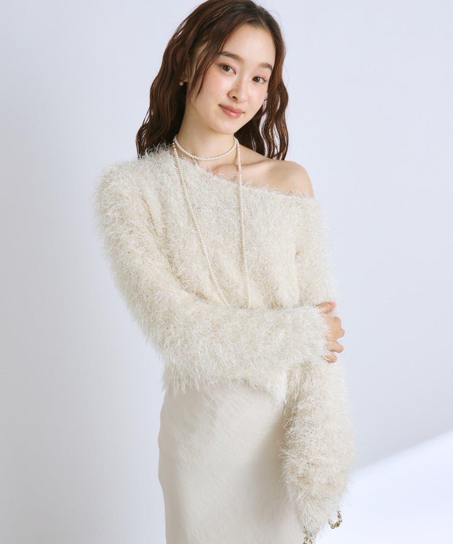 羽毛亮絲針織衫