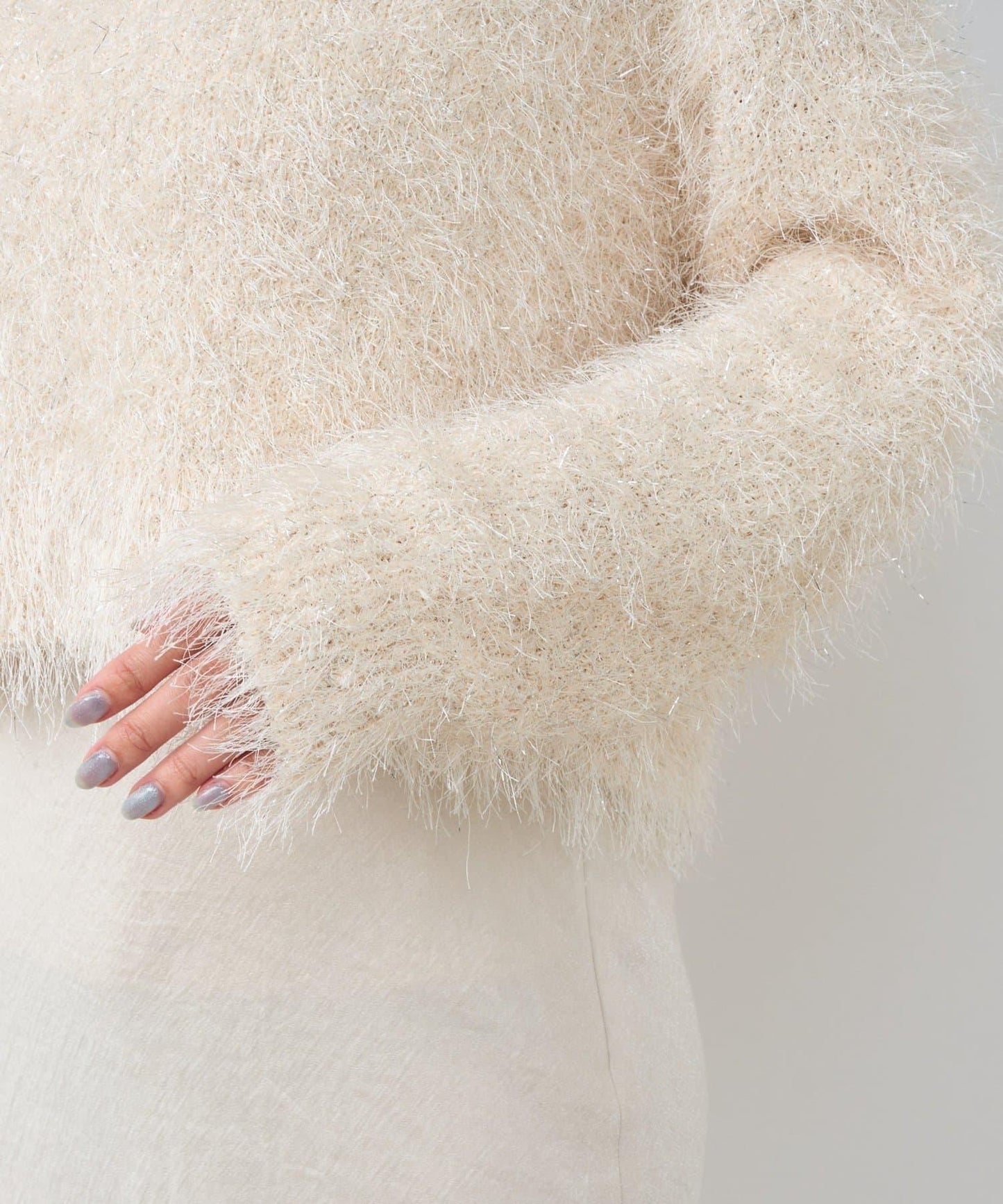 羽毛亮絲針織衫