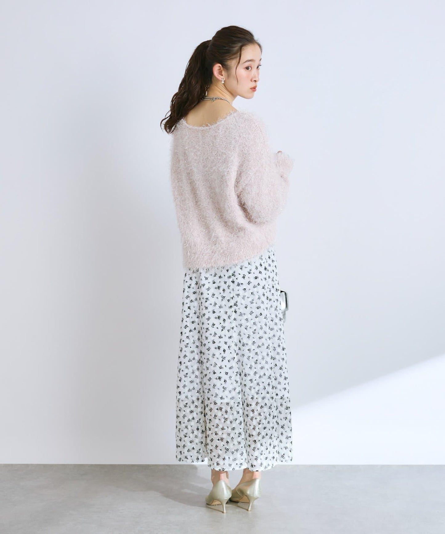 羽毛亮絲針織衫