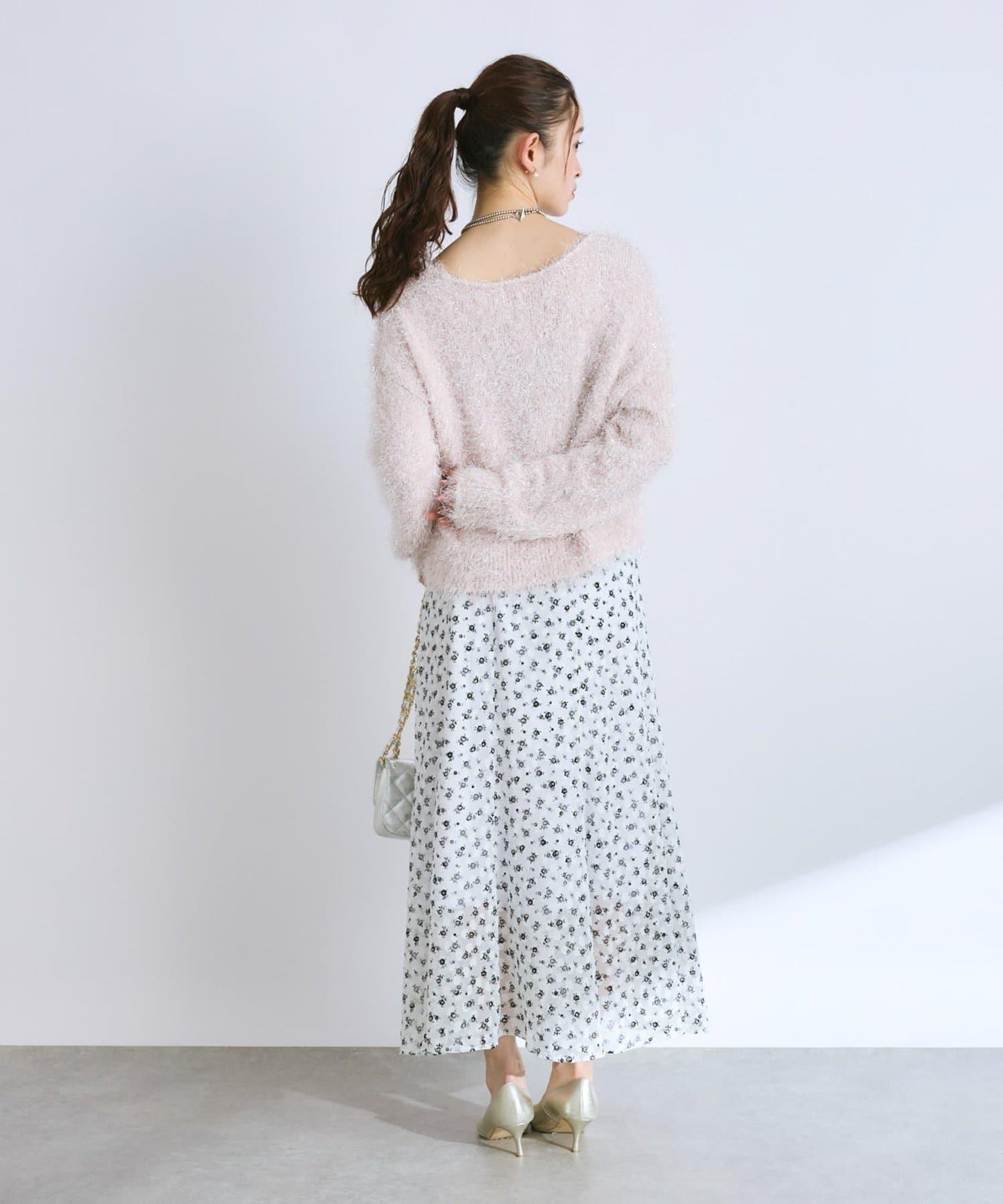 羽毛亮絲針織衫