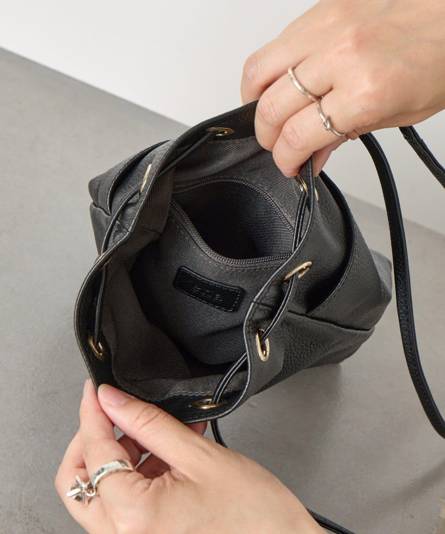 真皮迷你寬口袋包