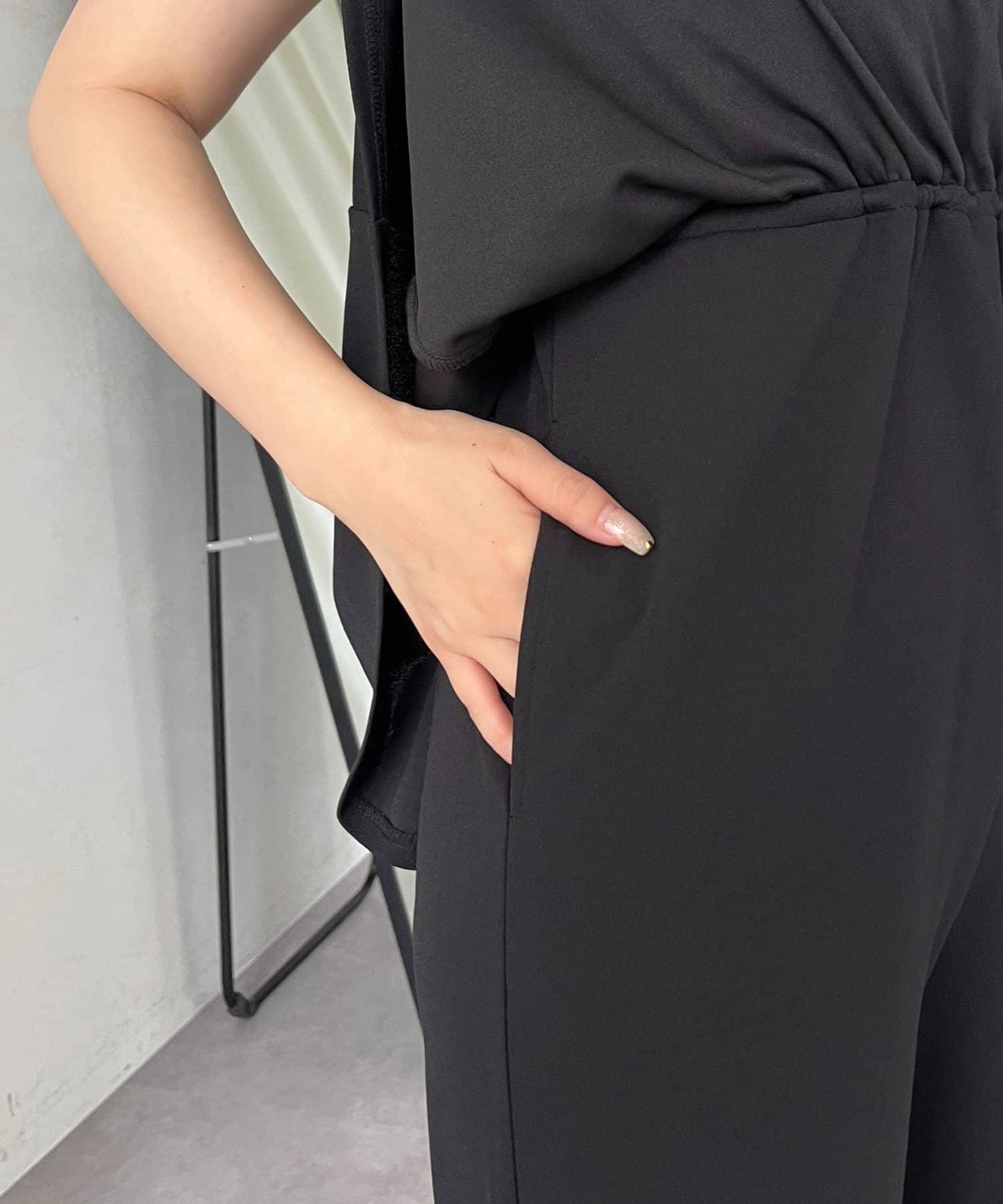 前擺褶皺彈力荷葉邊連體褲