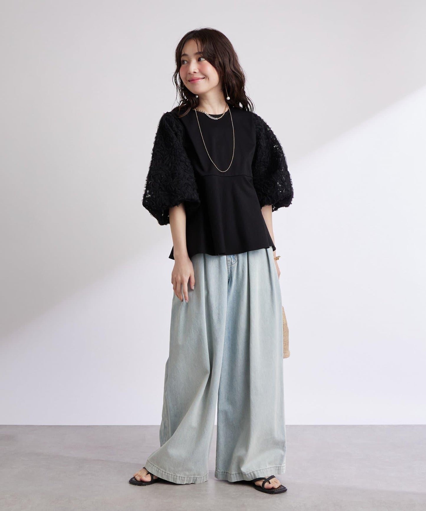 【La boutique BonBon】袖部蓬鬆蕾絲拼接上衣