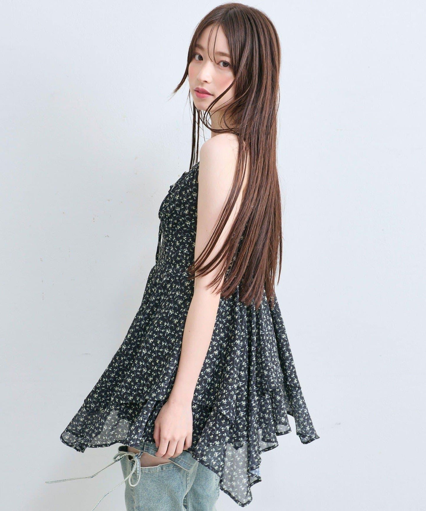 蕾絲吊帶連衣裙