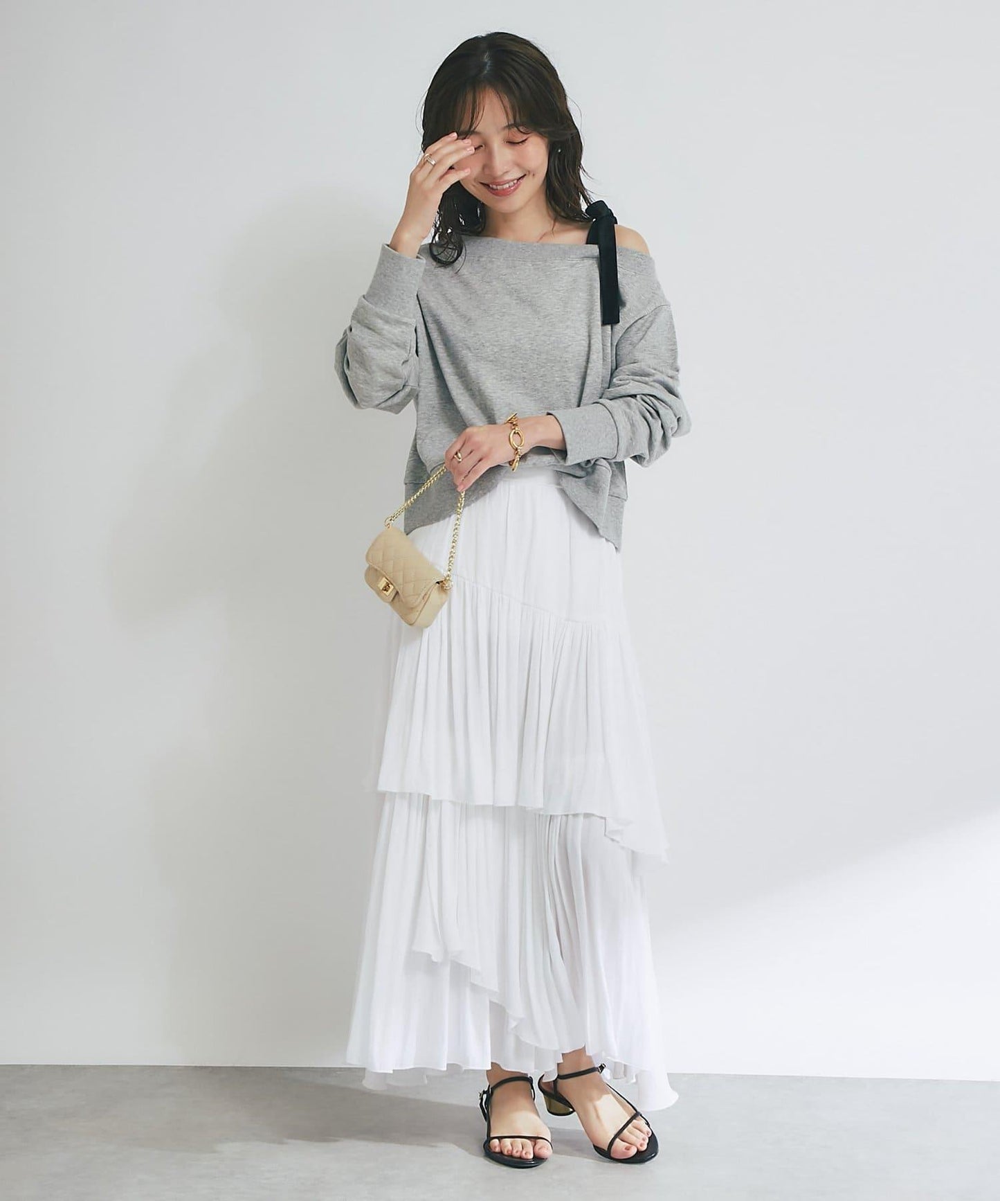 【成年女性】迷你絨面露肩蝴蝶結套頭衫