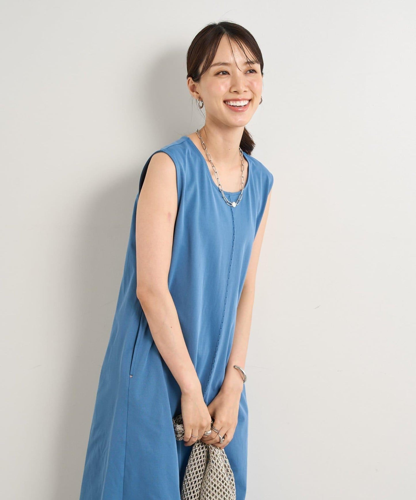 "展現成熟韻味" 運動風皺褶連衣裙