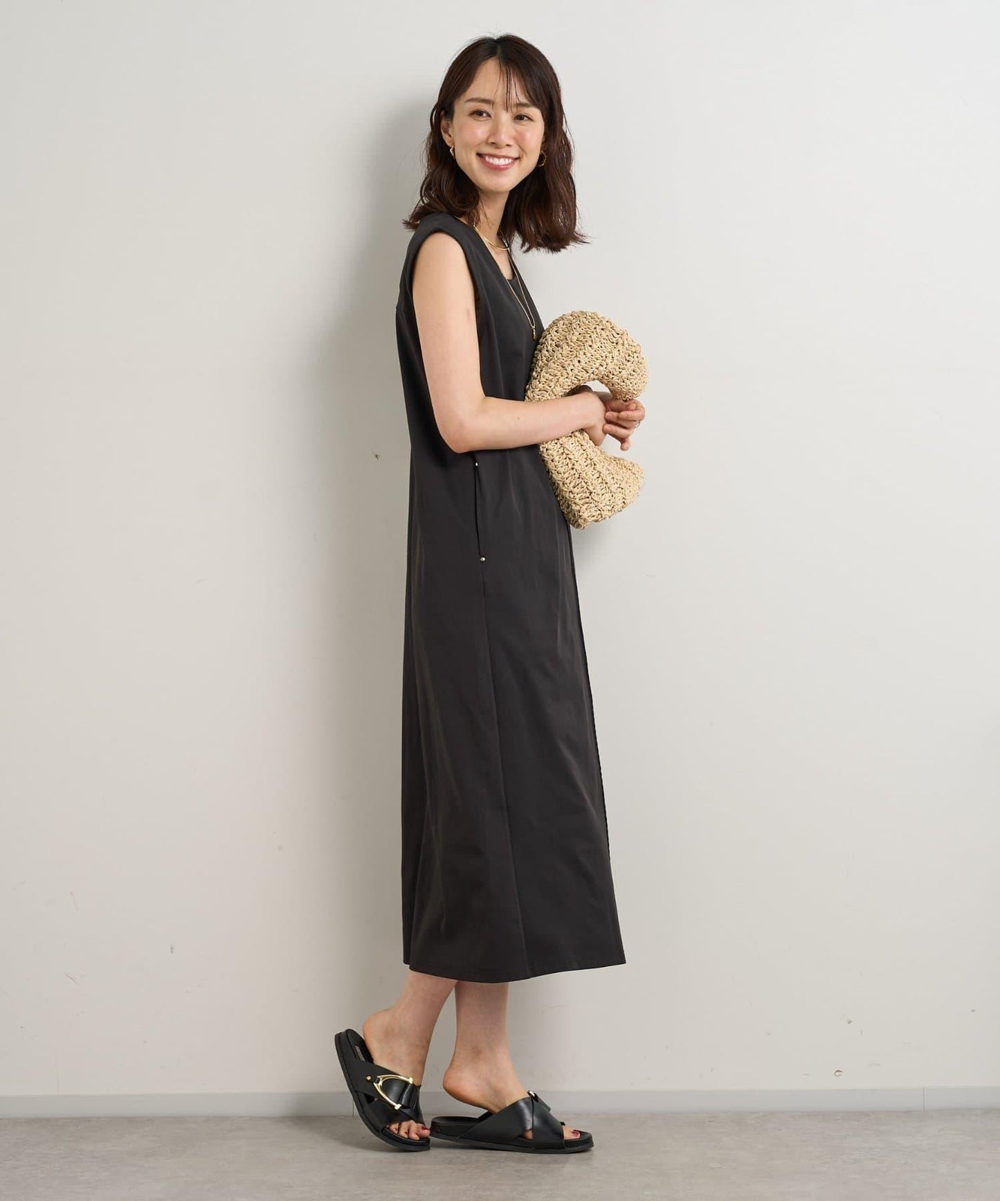 "展現成熟韻味" 運動風皺褶連衣裙