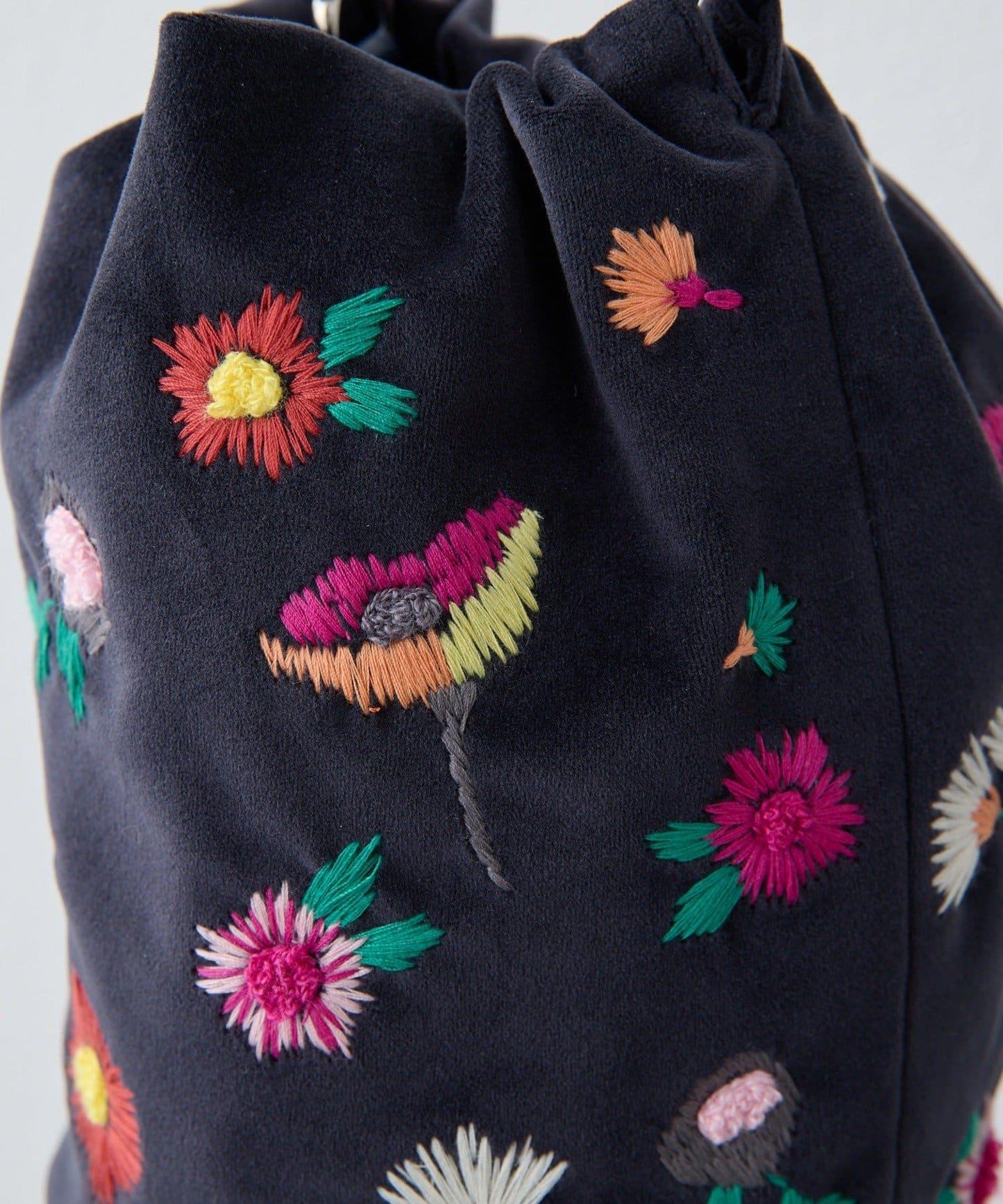 【ear PAPILLONNER】刺繡束口袋包