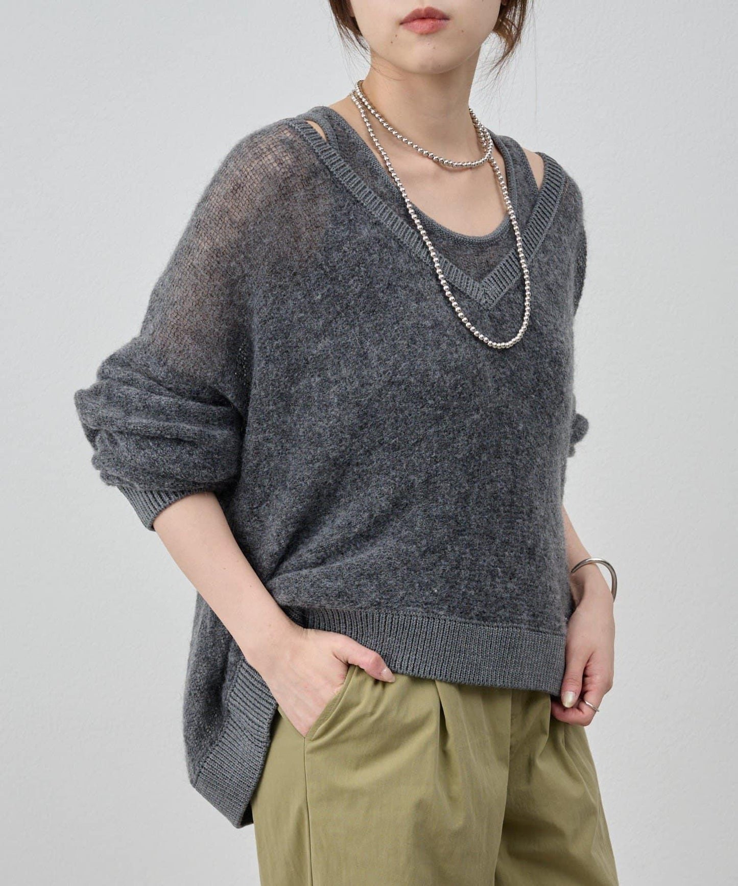 疊穿透明針織衫