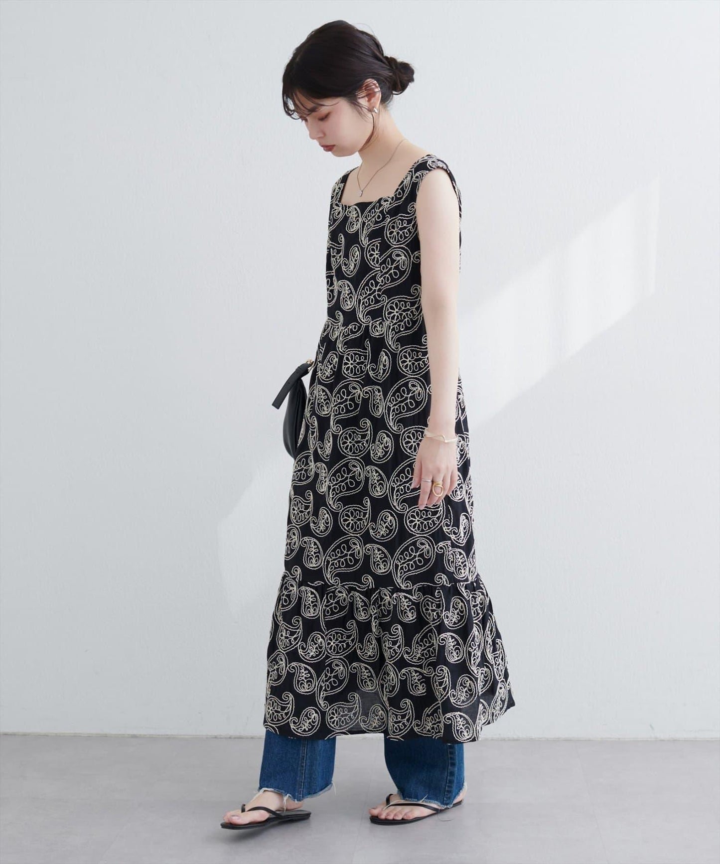 亮片刺繡無袖連衣裙