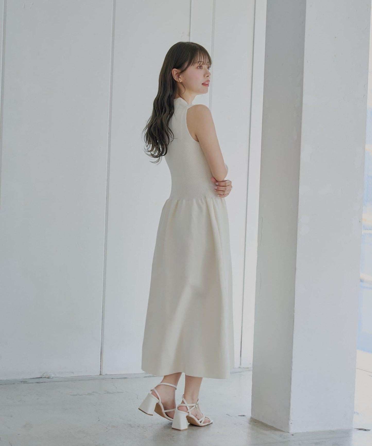 【SALON by Chico】領子對接扣式喇叭裙連衣裙