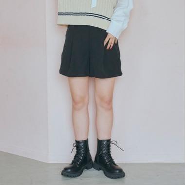 背部繫帶短褲