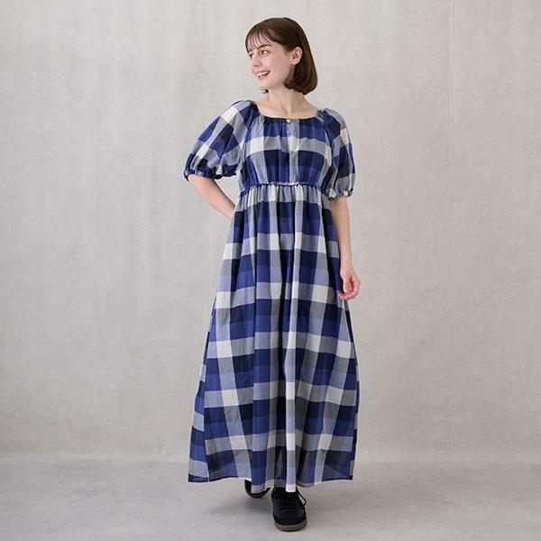 肩部鏤空格紋連衣裙