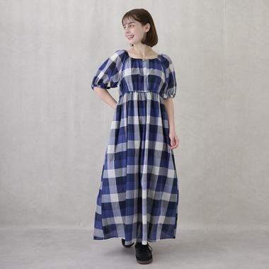 肩部鏤空格紋連衣裙