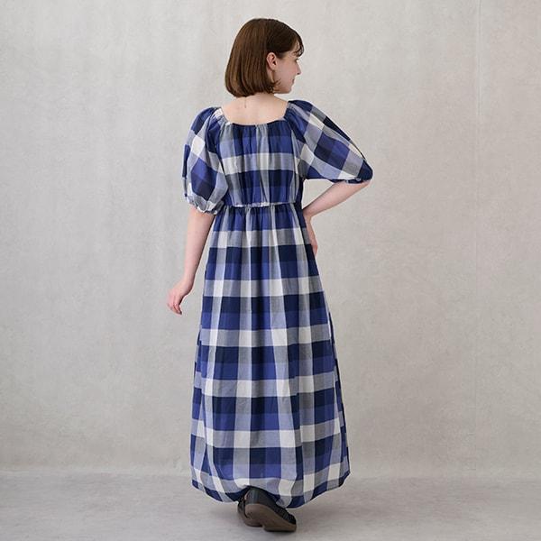 肩部鏤空格紋連衣裙