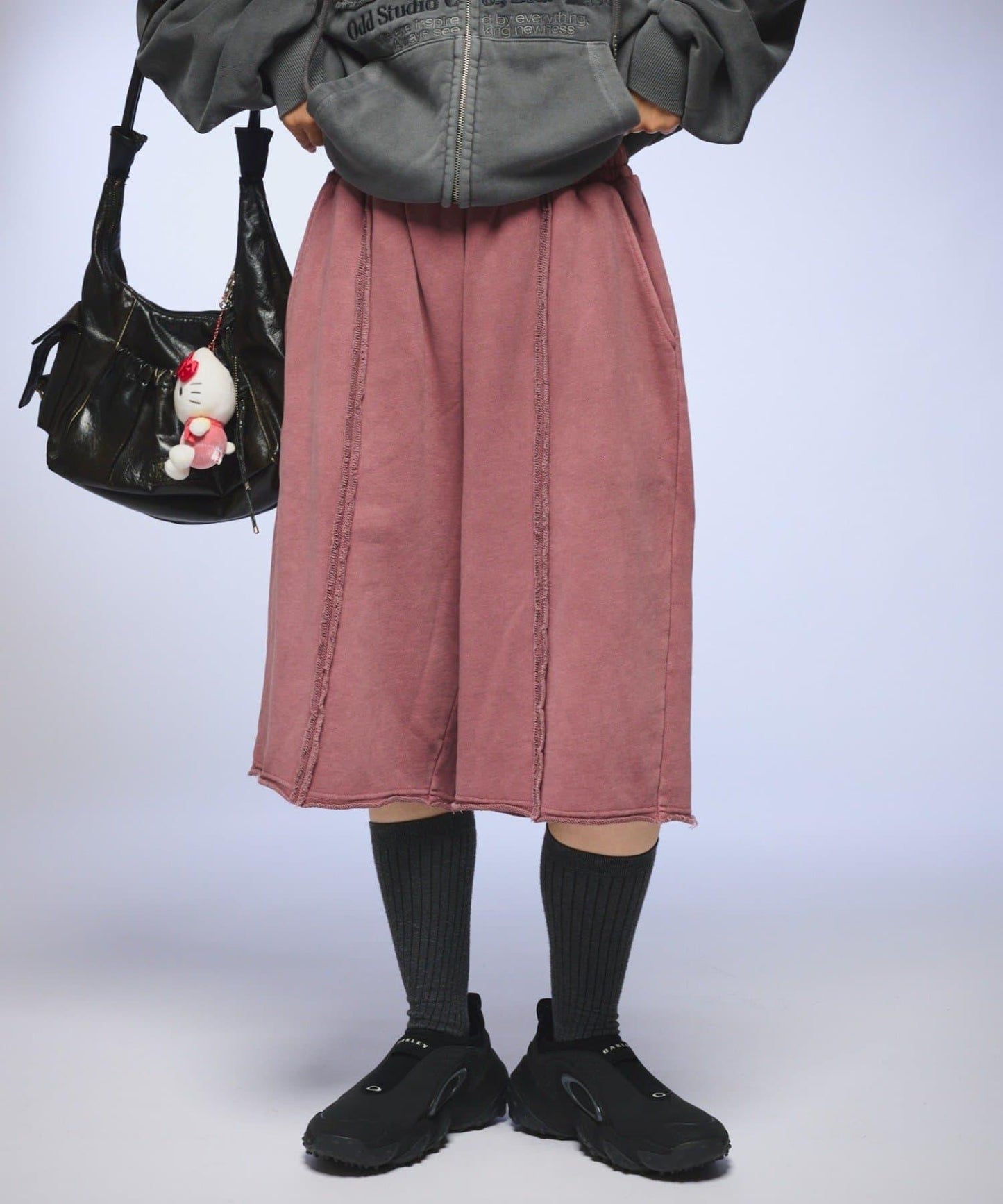 【OddStudio】ピグメントバックダメージロゴスウェットハーフパンツ