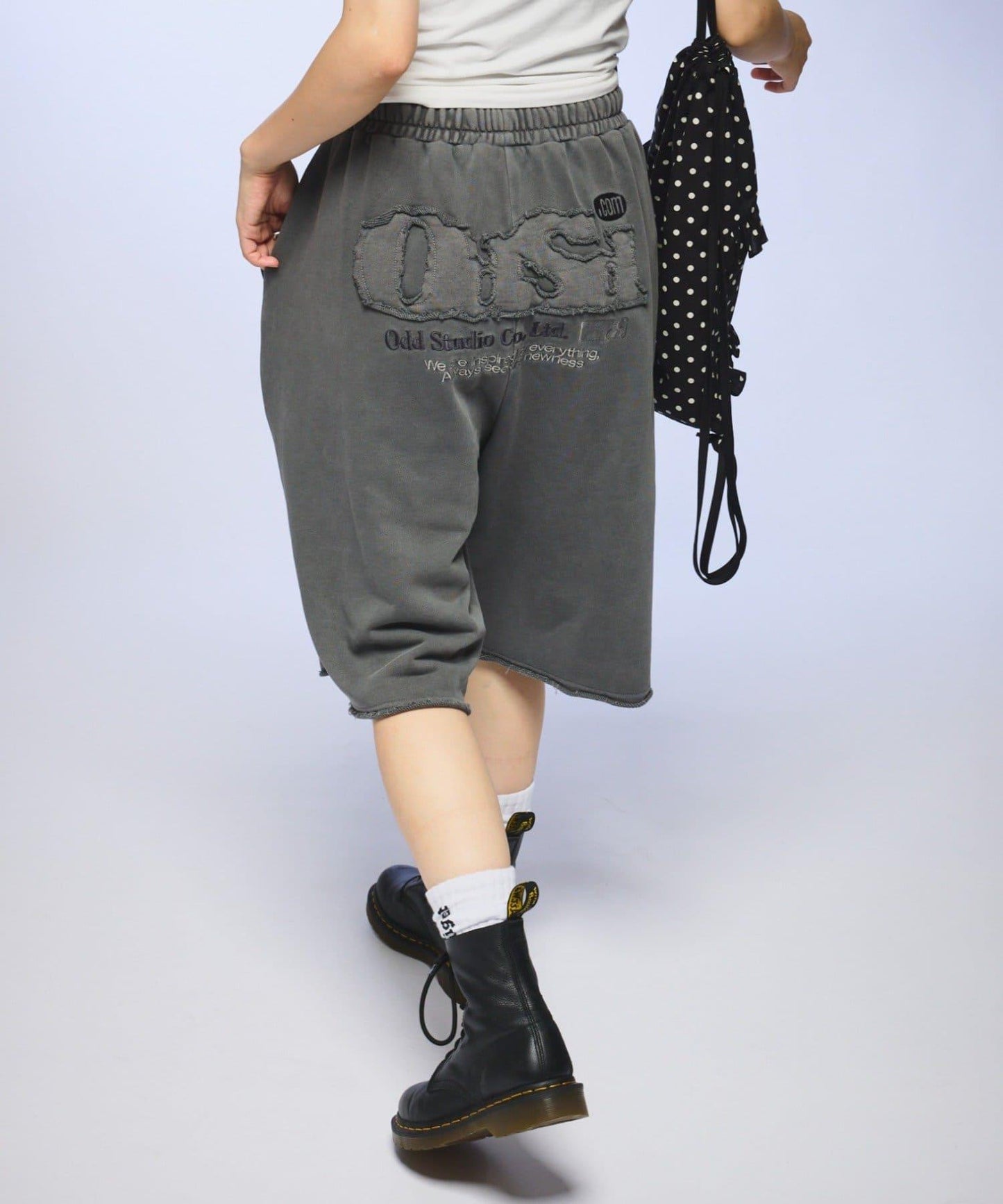 【OddStudio】ピグメントバックダメージロゴスウェットハーフパンツ