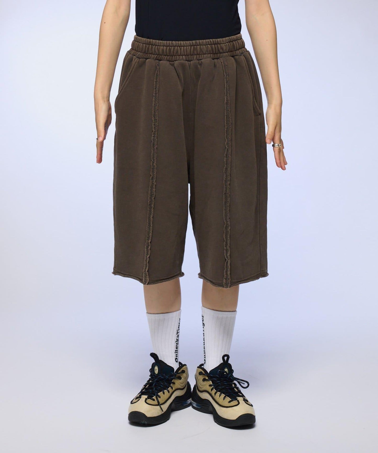 【OddStudio】ピグメントバックダメージロゴスウェットハーフパンツ