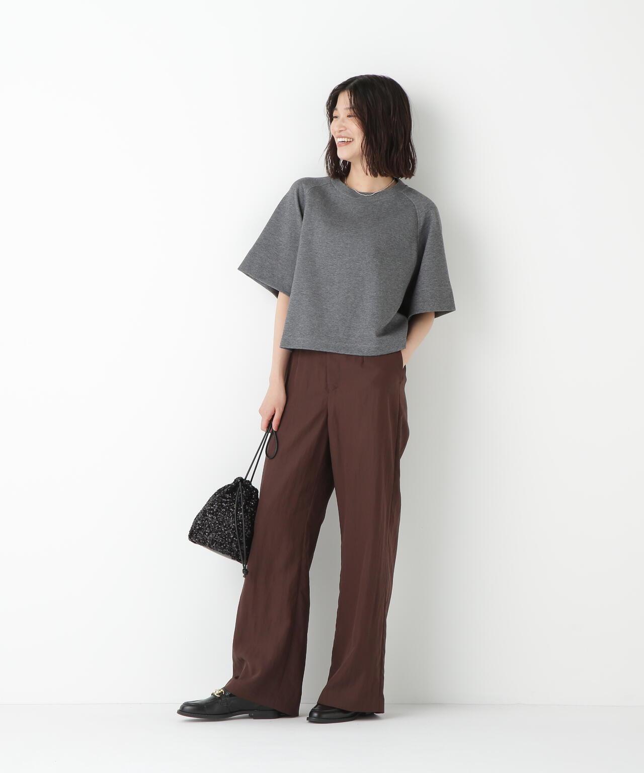 脇タブ付きすっきりセミワイドパンツ