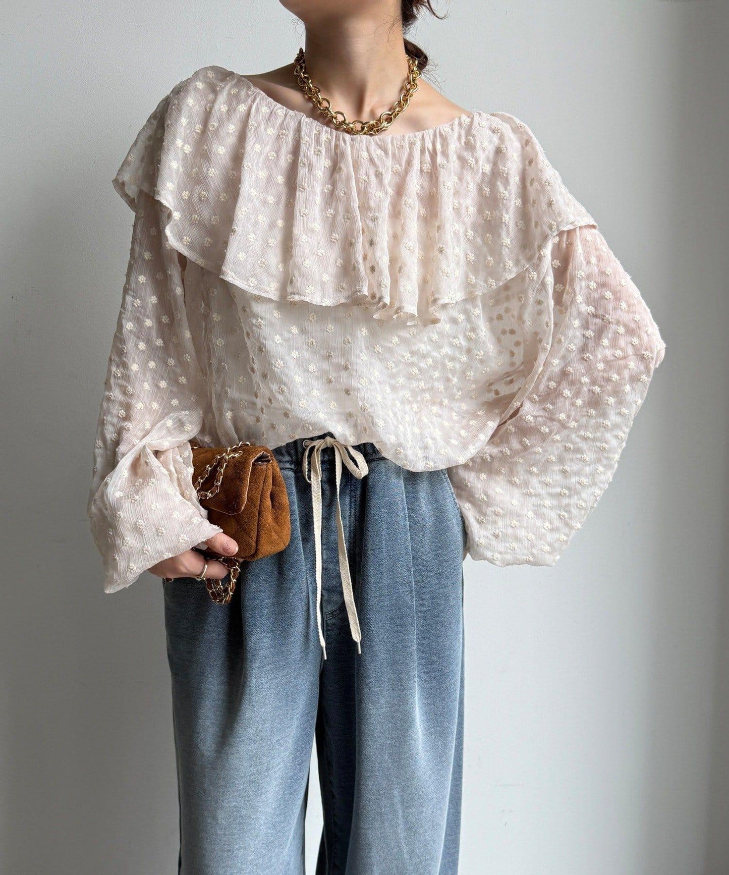 花朵刺繡荷葉邊襯衫