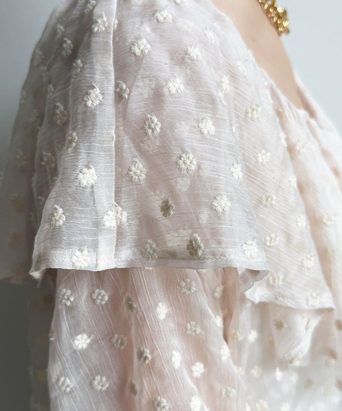花朵刺繡荷葉邊襯衫