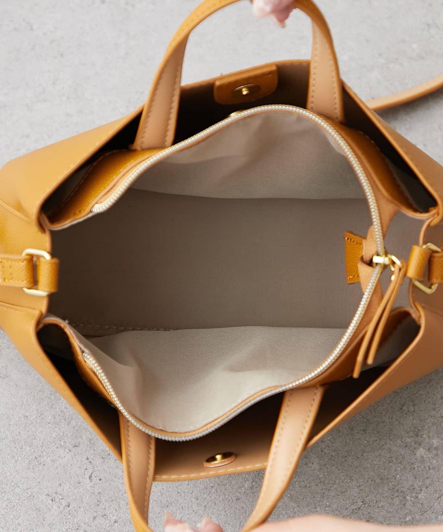 適合日常穿搭的迷你單肩包