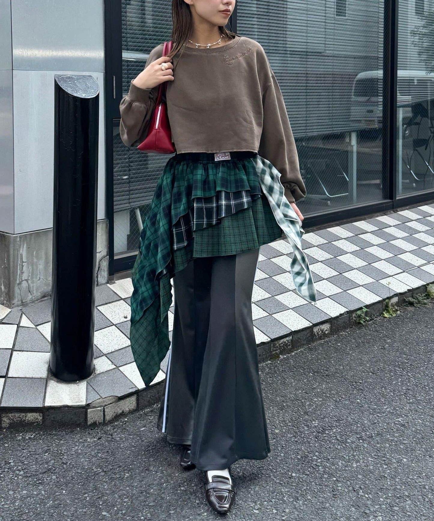 領部刺繡顏料短款衛衣