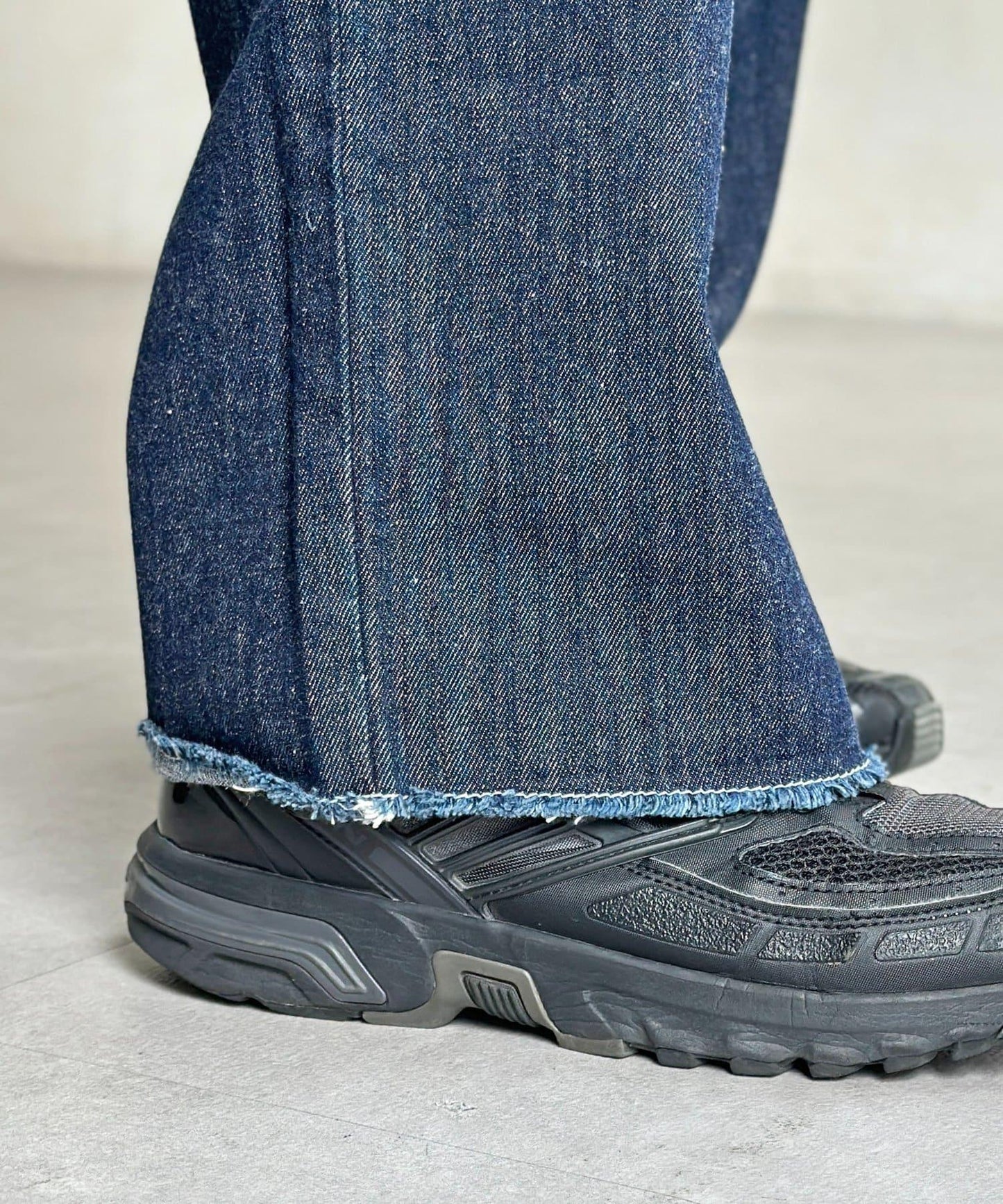 【ANYMAL】1點刺繡裾邊流蘇牛仔褲