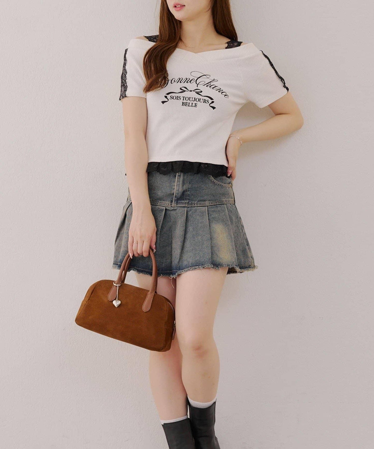 露肩蕾絲裝飾高領上衣