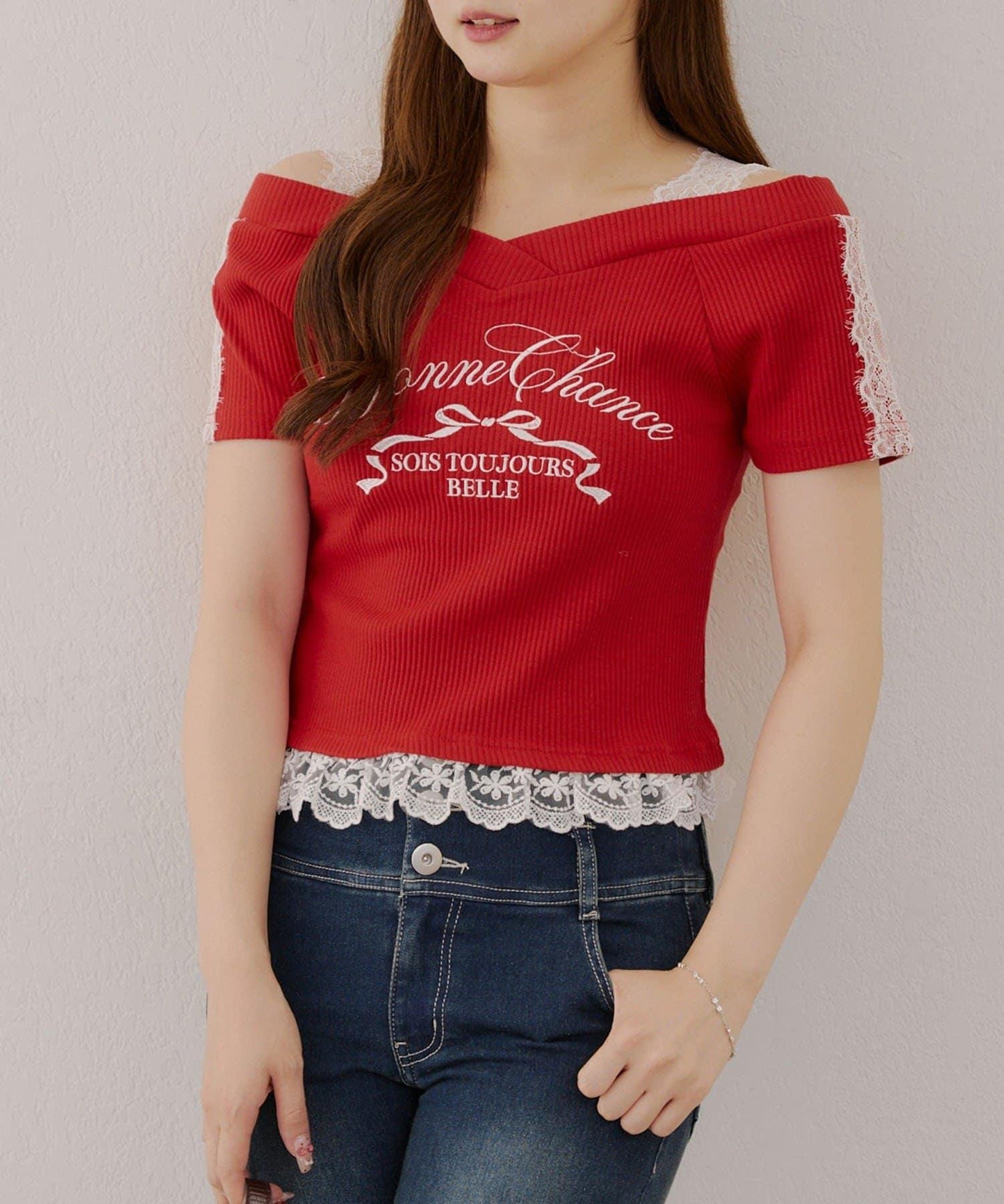 露肩蕾絲裝飾高領上衣