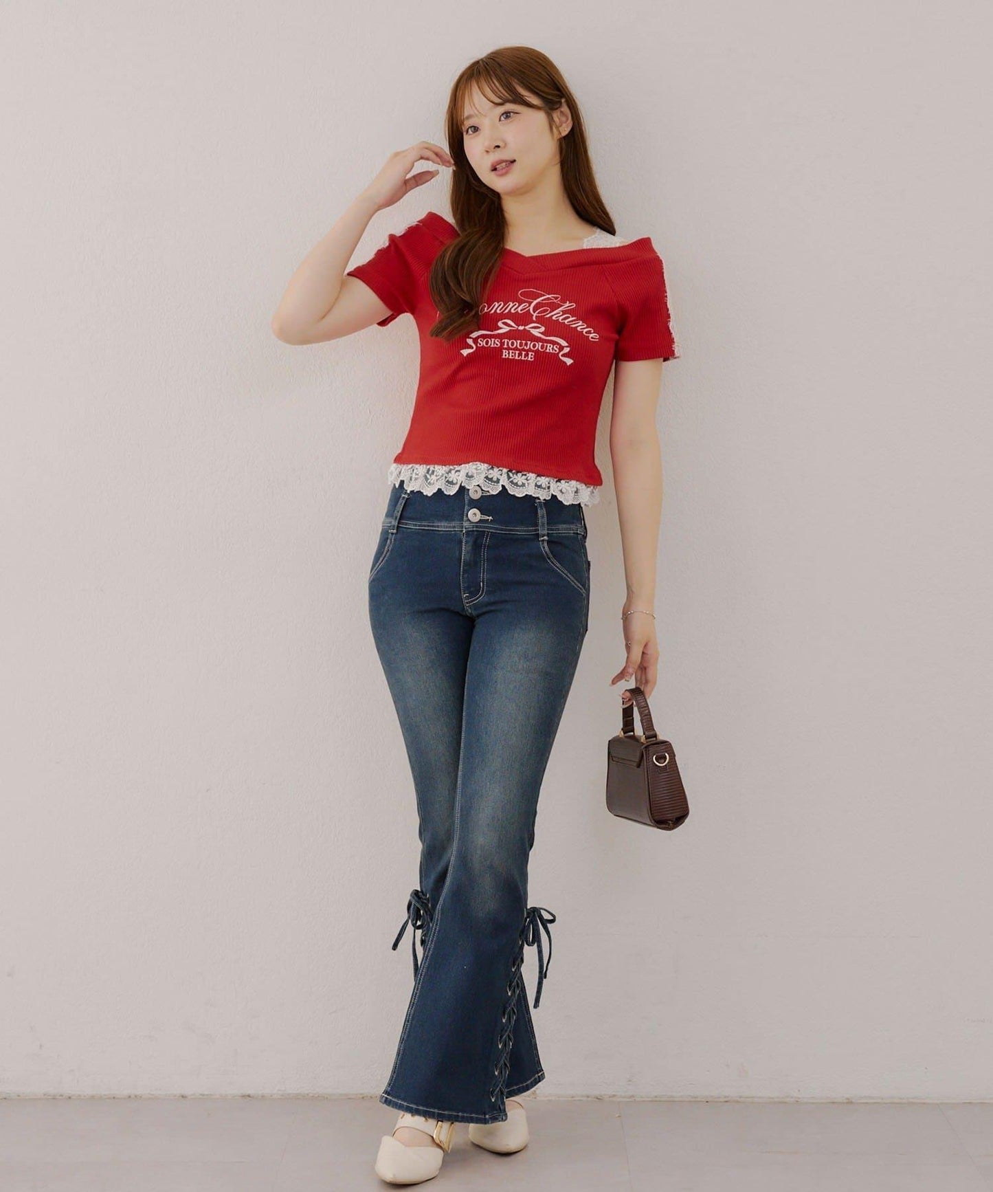 露肩蕾絲裝飾高領上衣