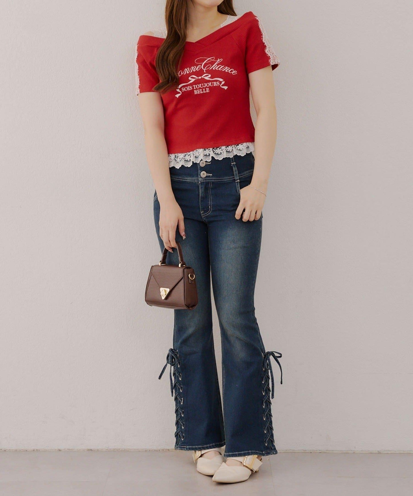 露肩蕾絲裝飾高領上衣