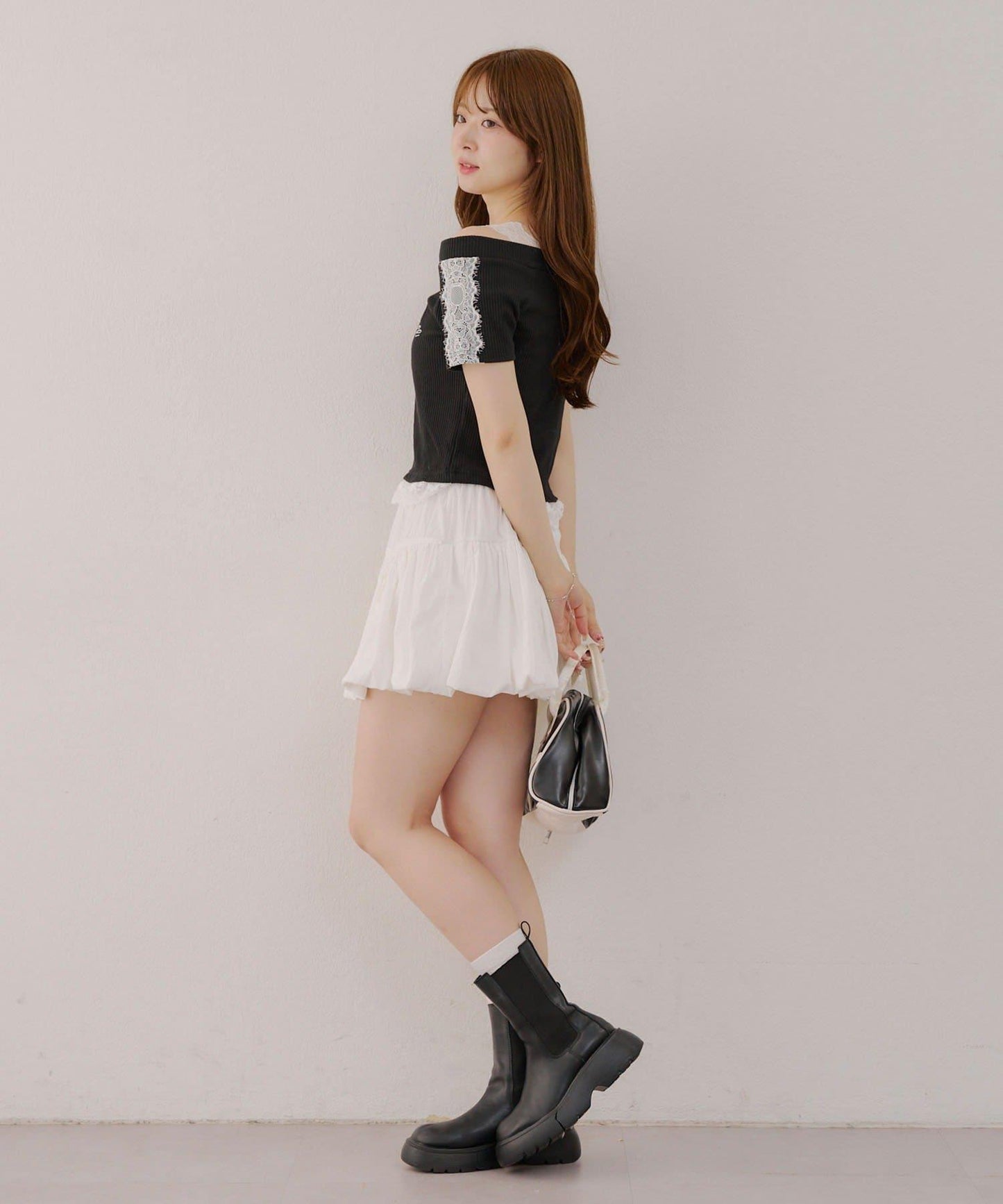 露肩蕾絲裝飾高領上衣