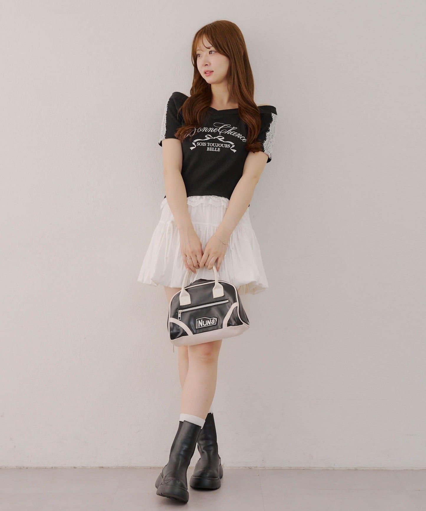 露肩蕾絲裝飾高領上衣