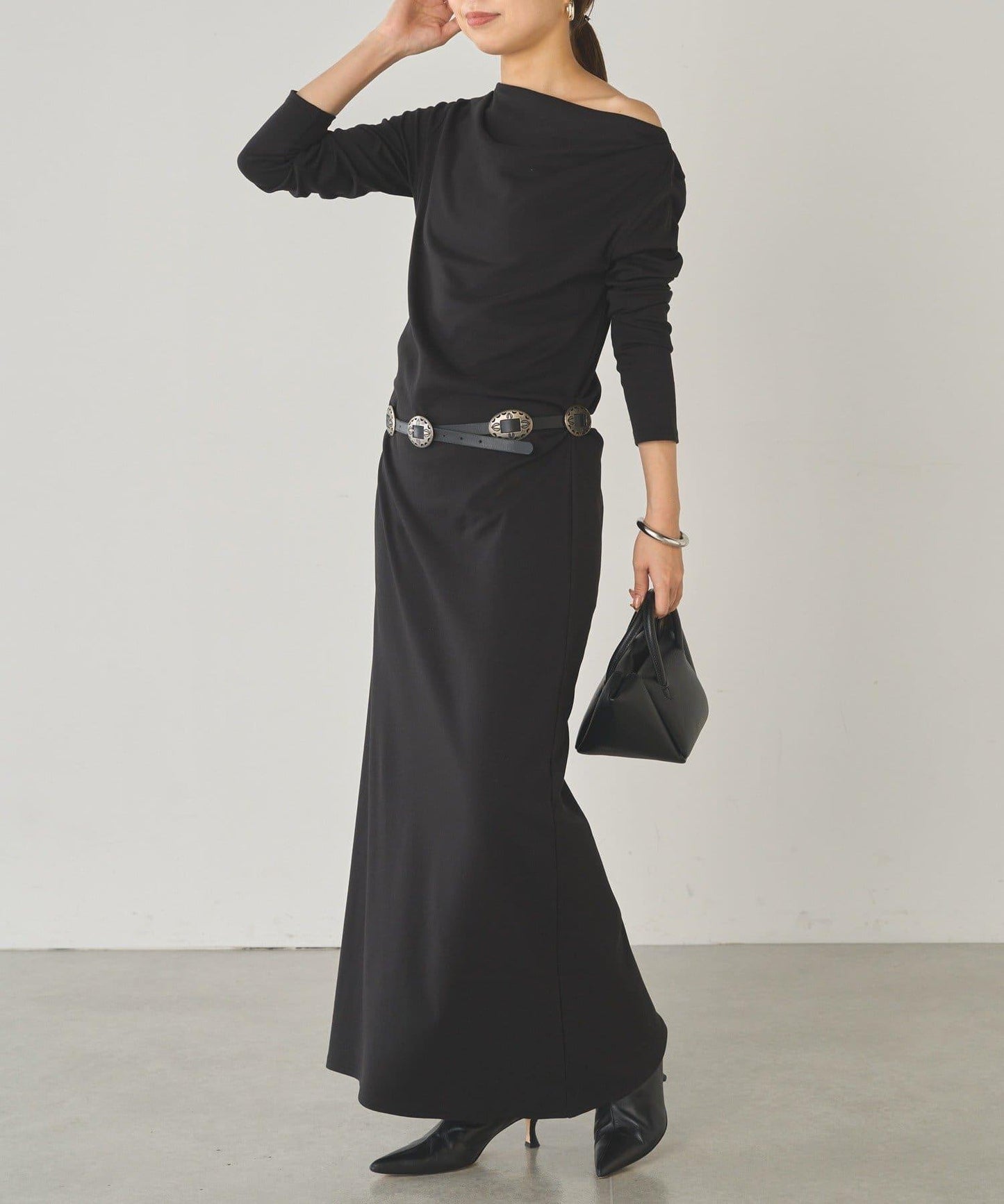 褶皺剪裁連衣裙