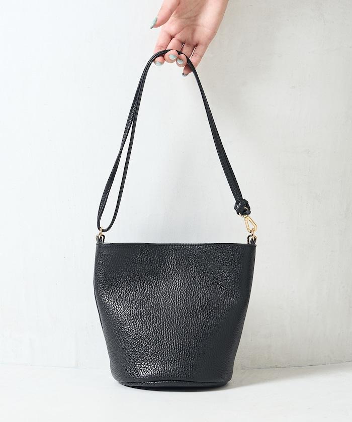 設計 2WAY 鏈條肩背桶型包