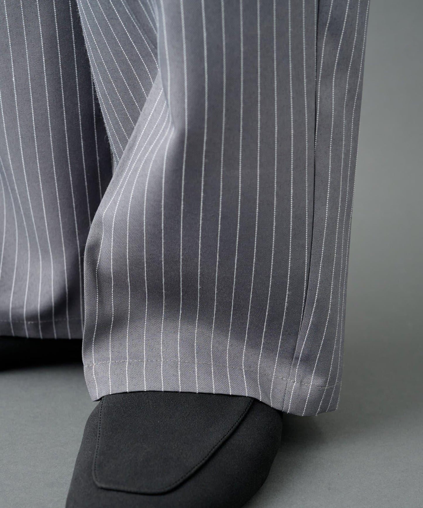 細條紋兩摺寬鬆褲