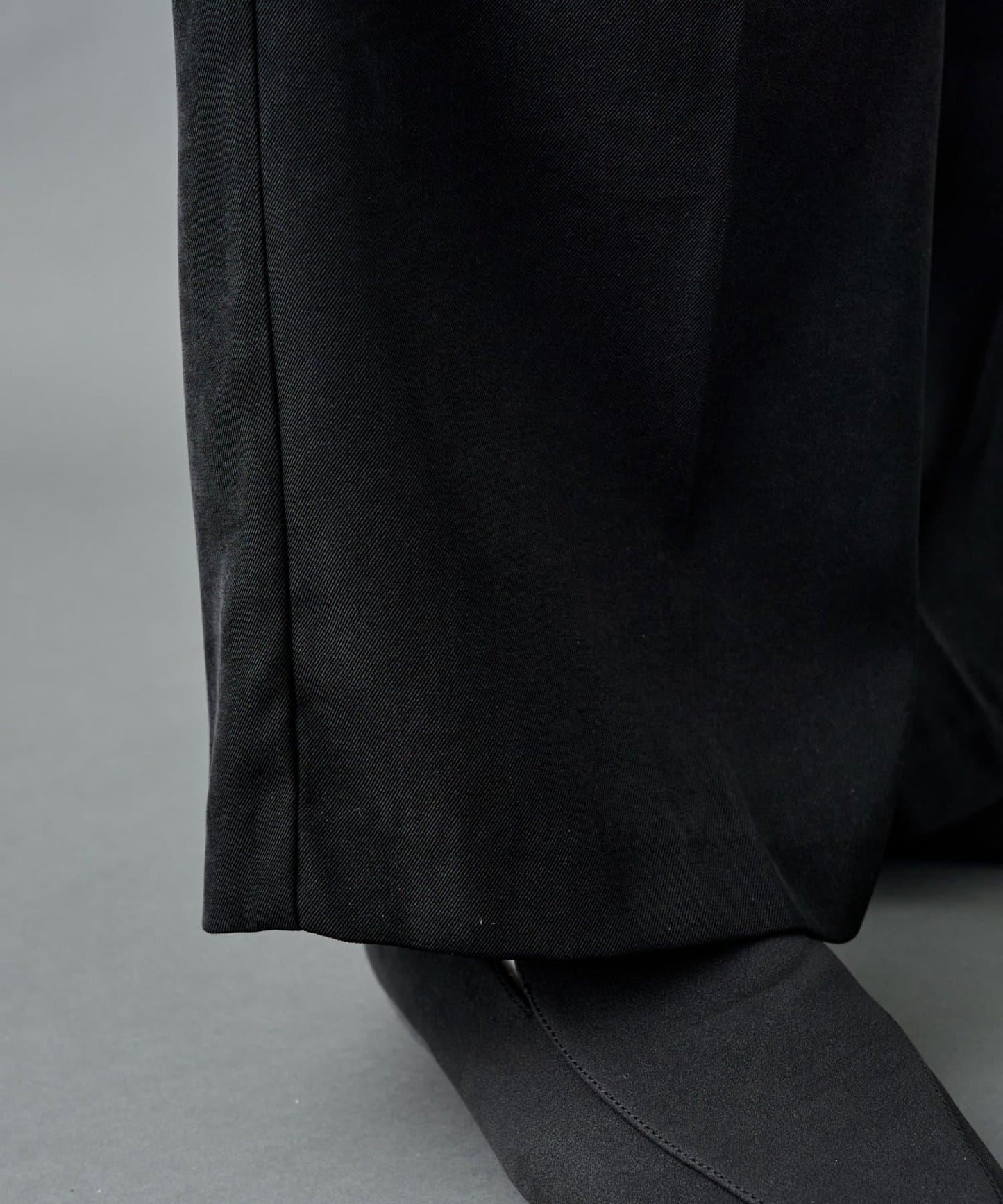 2褶寬鬆直筒西褲褲子