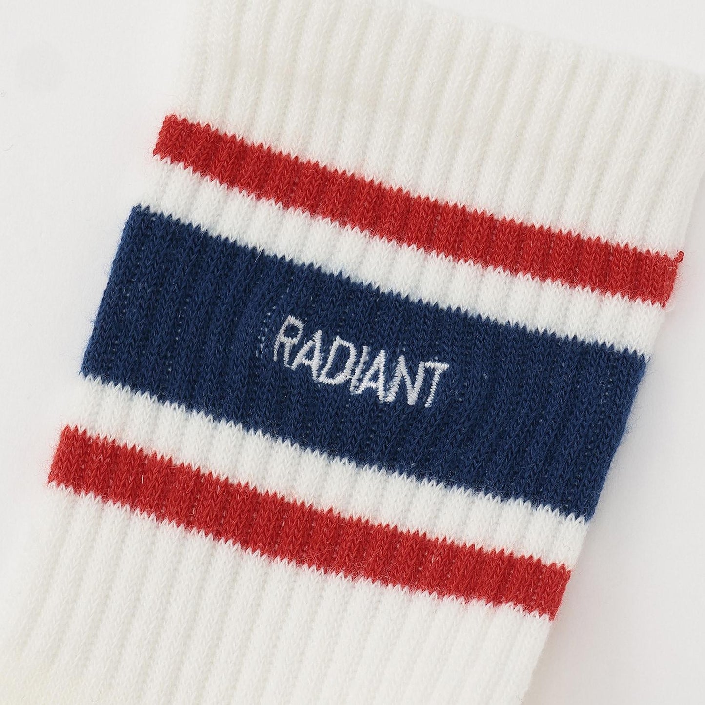 線條刺繡圓領襪