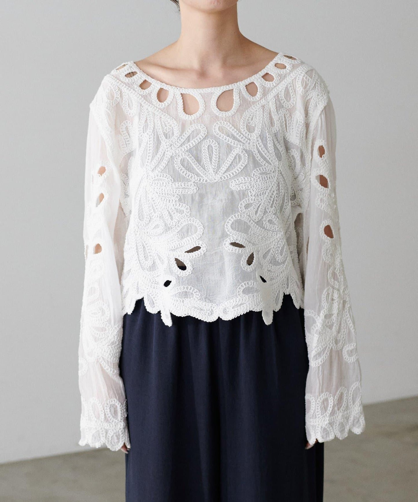 刺繡雪紡上衣