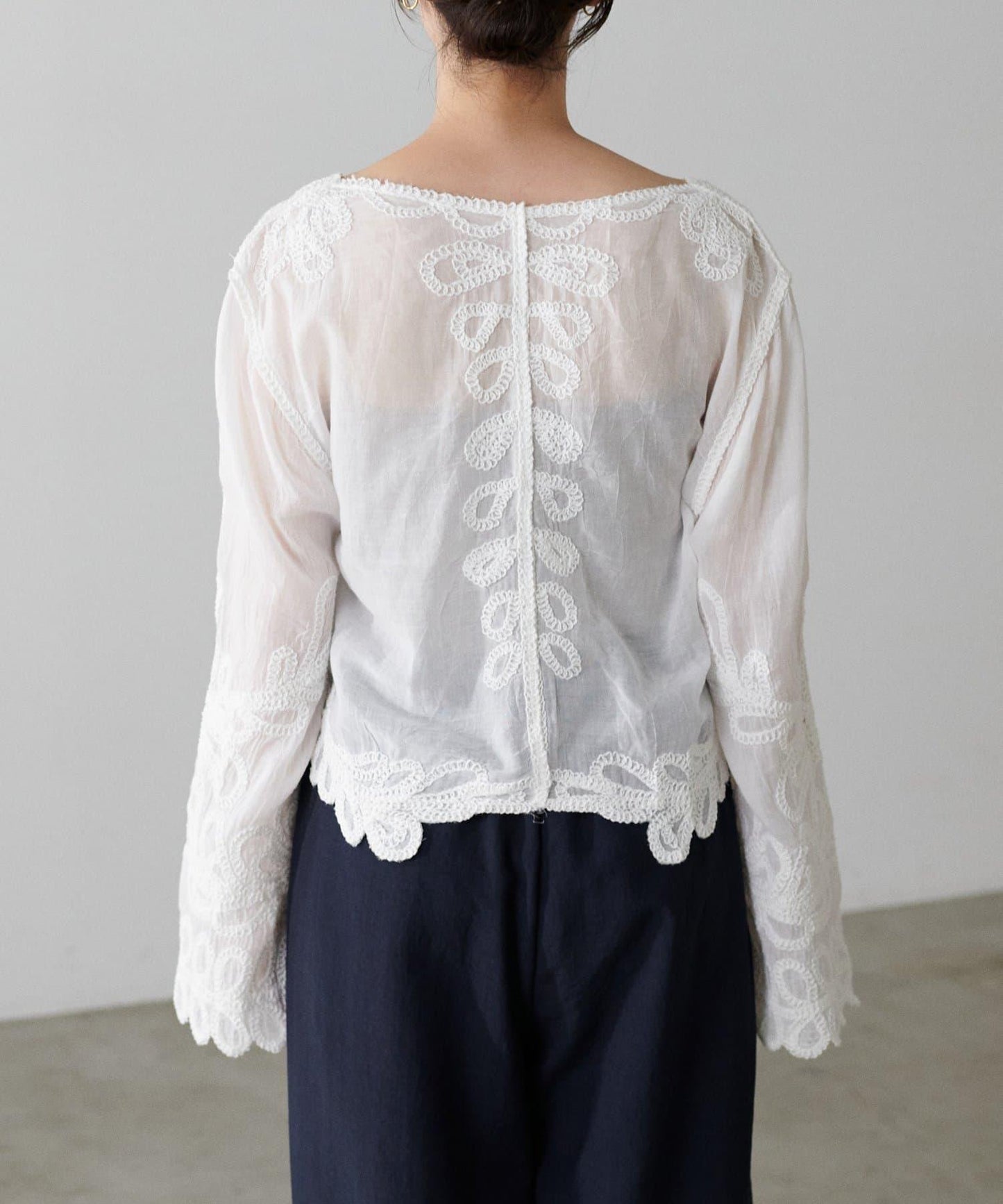 刺繡雪紡上衣