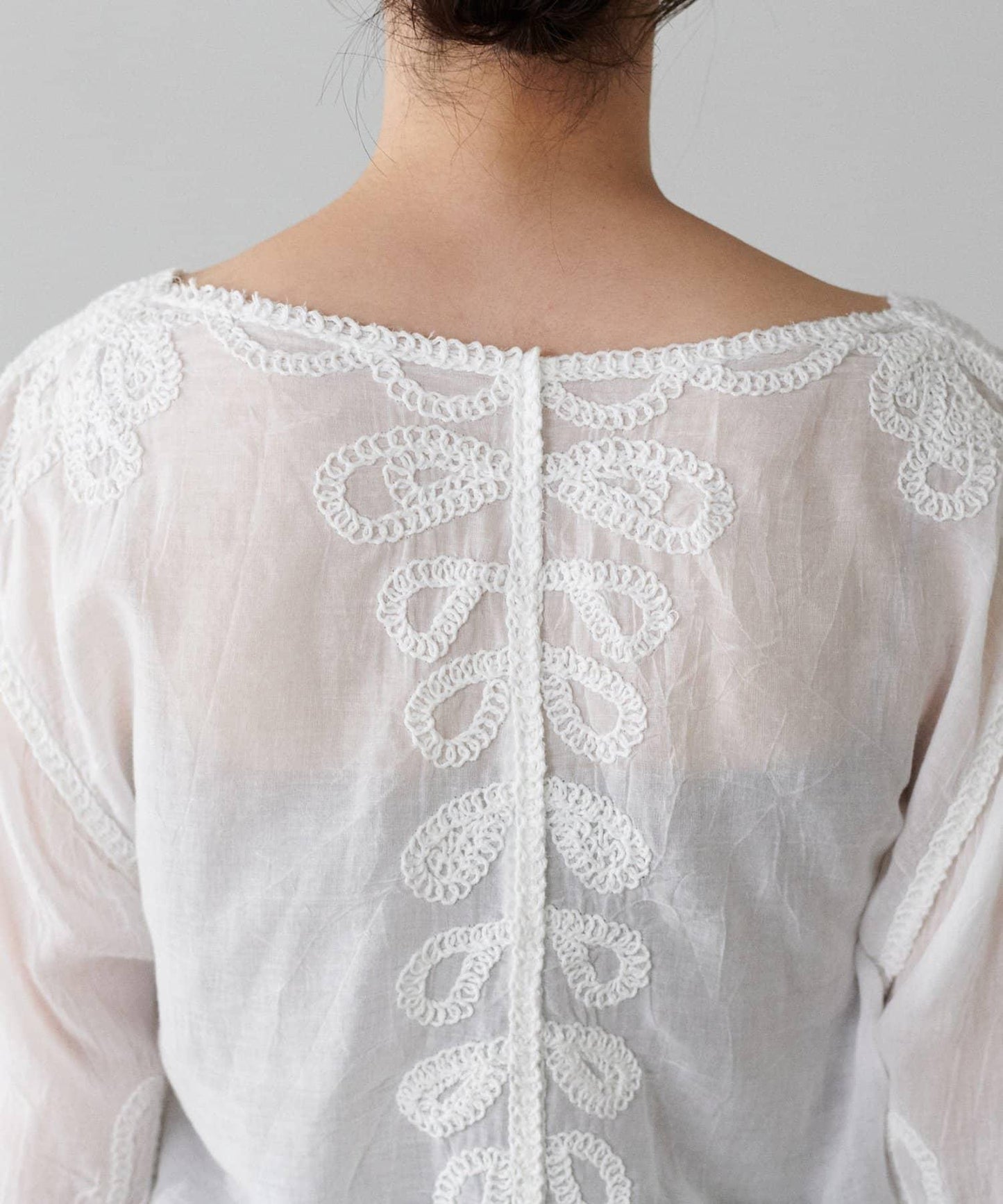 刺繡雪紡上衣