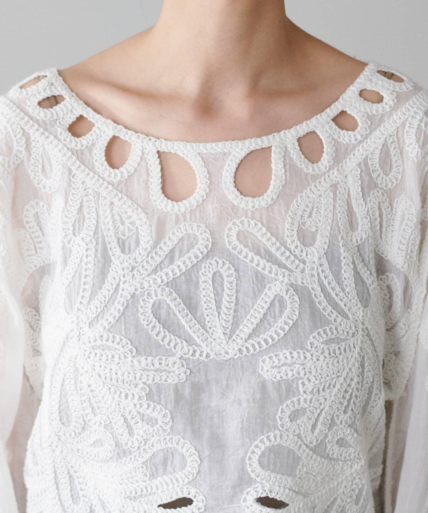 刺繡雪紡上衣